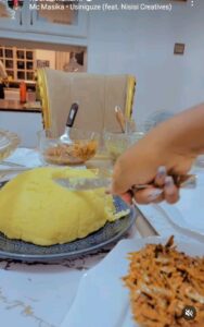 Video Of Nadia Mukami Kneeling Down While Serving Food To Her Husband Arrow Bwoy