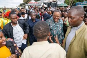 Kenyans Happily Welcome Former President Uhuru Kenyatta After Making Impromptu Visit In Nairobi 