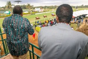 Kenyans Happily Welcome Former President Uhuru Kenyatta After Making Impromptu Visit In Nairobi 